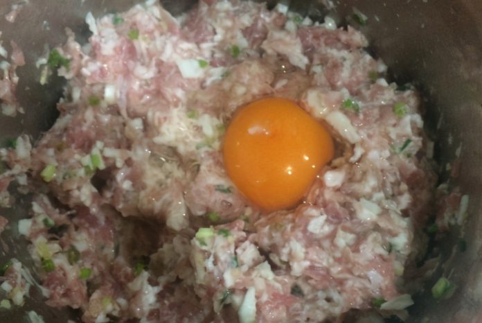 Cách làm món thịt viên chiên giòn rụm, bé kén ăn cỡ nào cũng thích mê