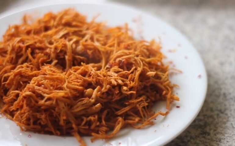 Cách làm khô gà xé cay thơm ngon, chuẩn vị cho dịp Tết