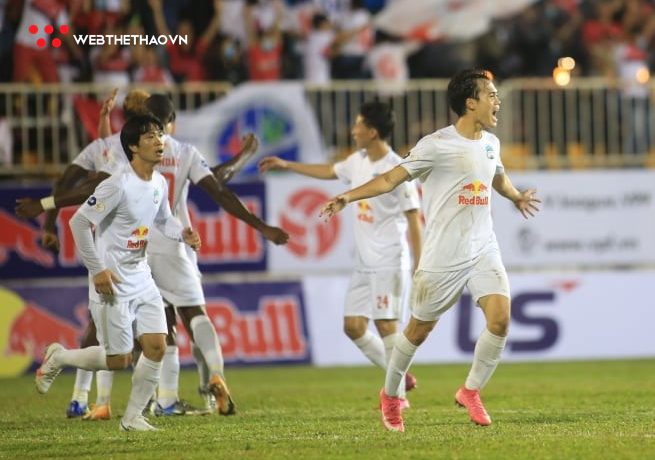 Đá hơn người, HAGL có chiến thắng đầu tiên ở V.League 2021
